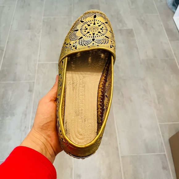 Authentic Burberry leather flats. Made in Spain. Size 8. Soft and comfy. - Picture 5 of 13